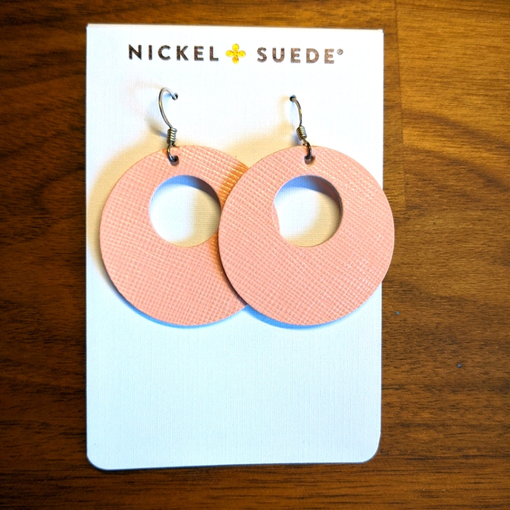 Nickel & Suede Coral Blush Mini Novas